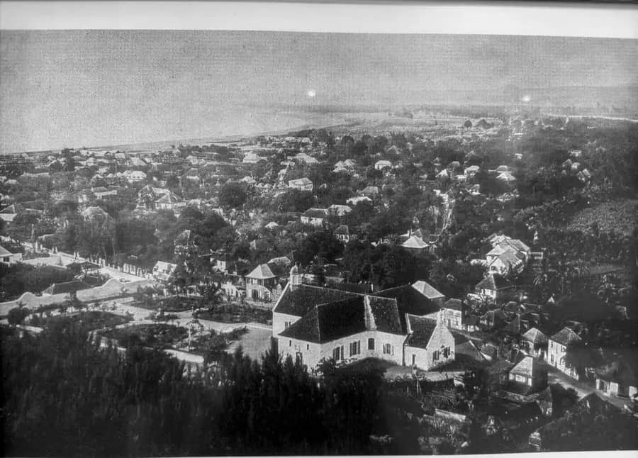Panorama de la ville de Saint-Paul en 1870, vue depuis les hauteurs